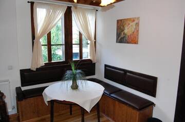 Фото номера Четырехместный номер с балконом Гостевой дом Kazasovata Guest House г. Трявна 2