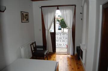 Фото номера Четырехместный номер с балконом Гостевой дом Kazasovata Guest House г. Трявна 6