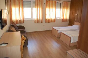 Фото номера Трехместный номер Отель Hotel Vitosha г. Трявна 4