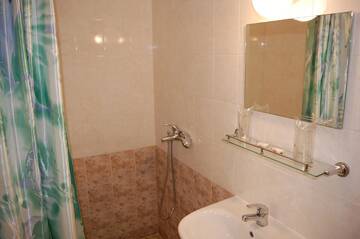 Фото номера Трехместный номер Отель Hotel Vitosha г. Трявна 2