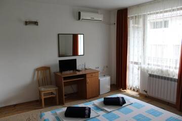 Фото номера Double Room with Balcony or Loggia Отель Family Hotel Biju г. Трявна 3