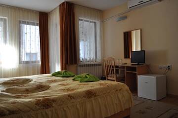 Фото номера Double Room with Balcony or Loggia Отель Family Hotel Biju г. Трявна 6