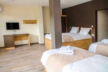 Фото номера Номер-студио с видом на озеро Отель Tryavna Lake Hotel &amp; SPA г. Трявна 3