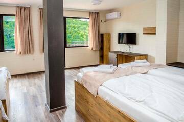 Фото номера Номер-студио с видом на озеро Отель Tryavna Lake Hotel &amp; SPA г. Трявна 4