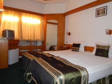 Фото номера Двухместный номер с 2 отдельными кроватями Отель Hotel Tryavna г. Трявна 2