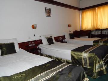 Фото номера Трехместный номер Отель Hotel Tryavna г. Трявна 2